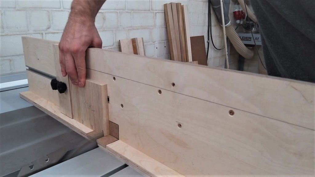 Fast and easy Dovetails on the table saw BauWoodworks